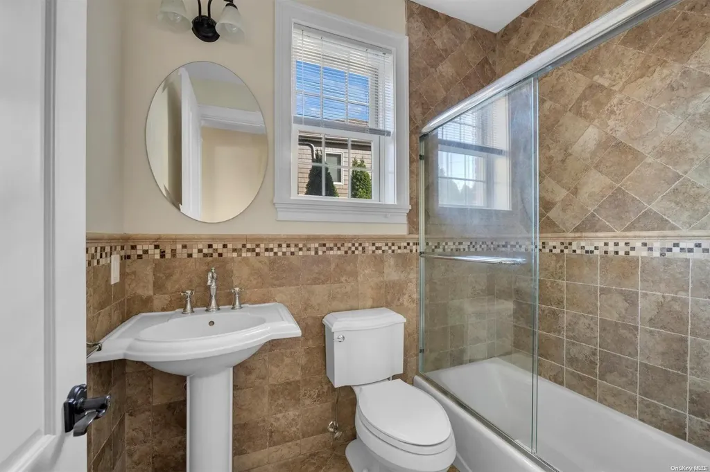 10 Summit Lane New Hyde Park NY 11040