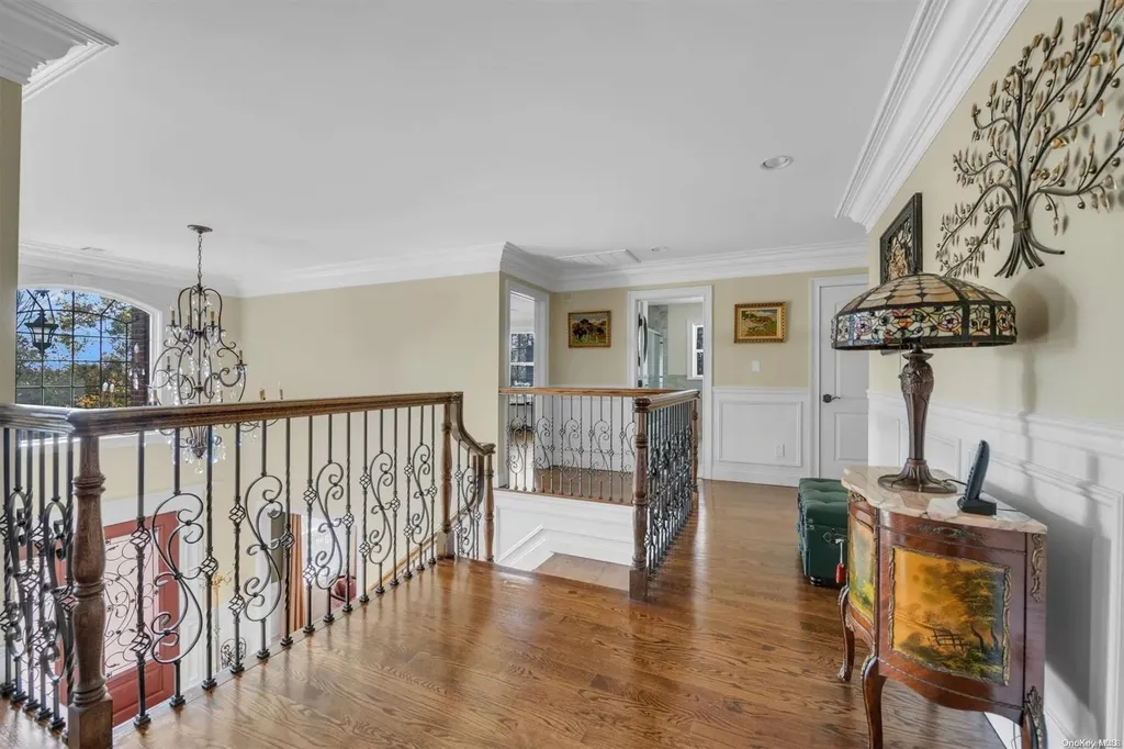 10 Summit Lane New Hyde Park NY 11040