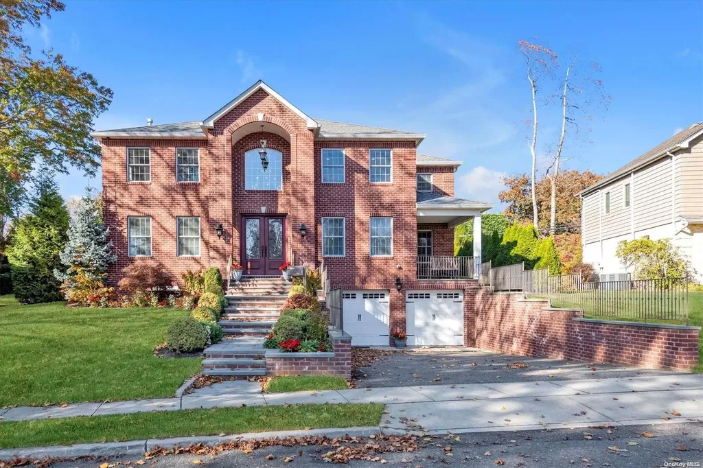 10 Summit Lane New Hyde Park NY 11040