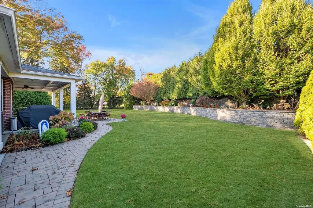 10 Summit Lane New Hyde Park NY 11040