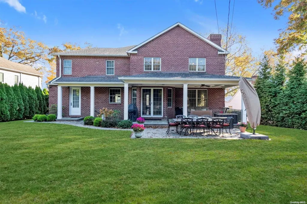 10 Summit Lane New Hyde Park NY 11040