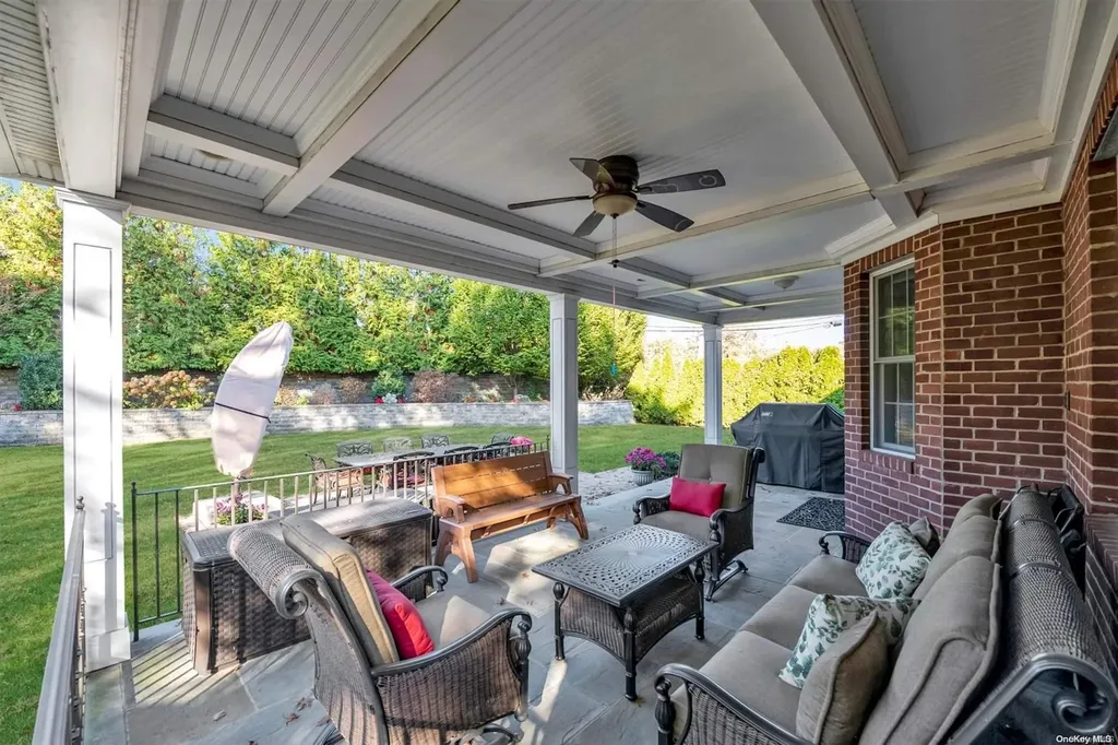 10 Summit Lane New Hyde Park NY 11040