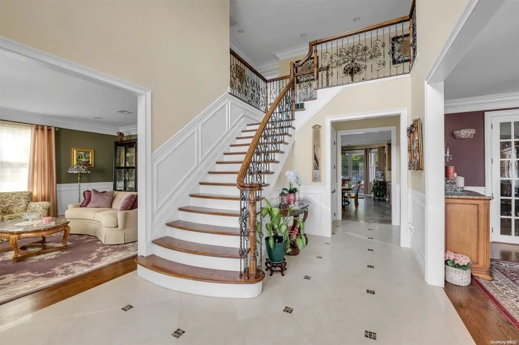 10 Summit Lane New Hyde Park NY 11040