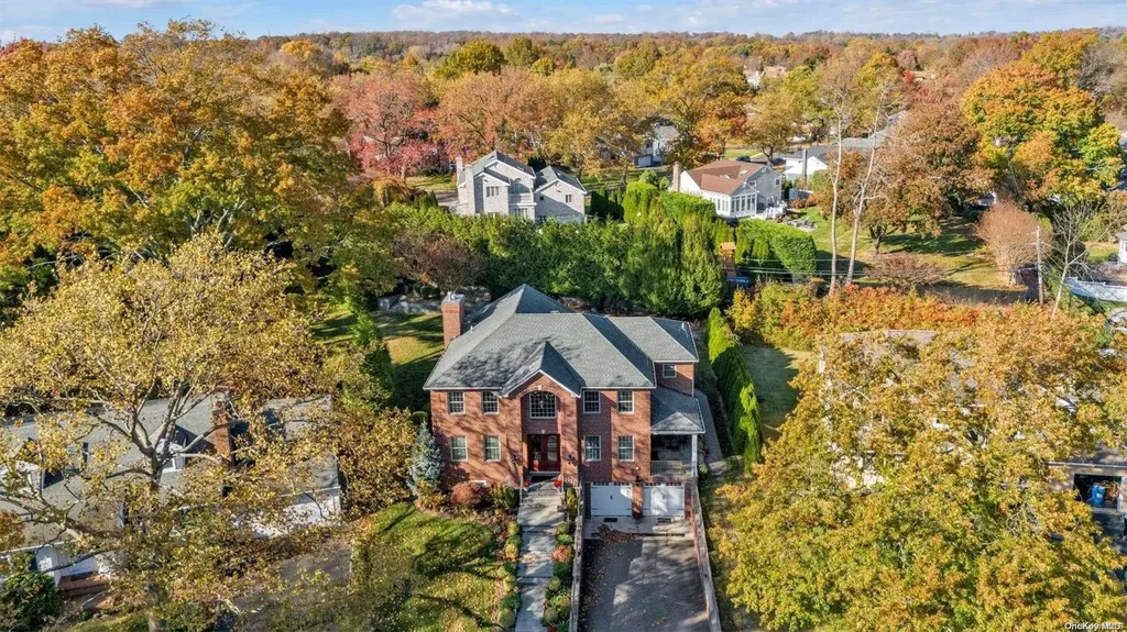 10 Summit Lane New Hyde Park NY 11040