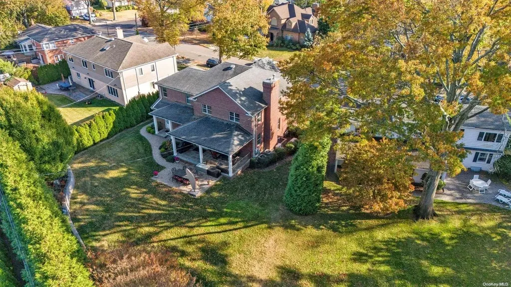 10 Summit Lane New Hyde Park NY 11040