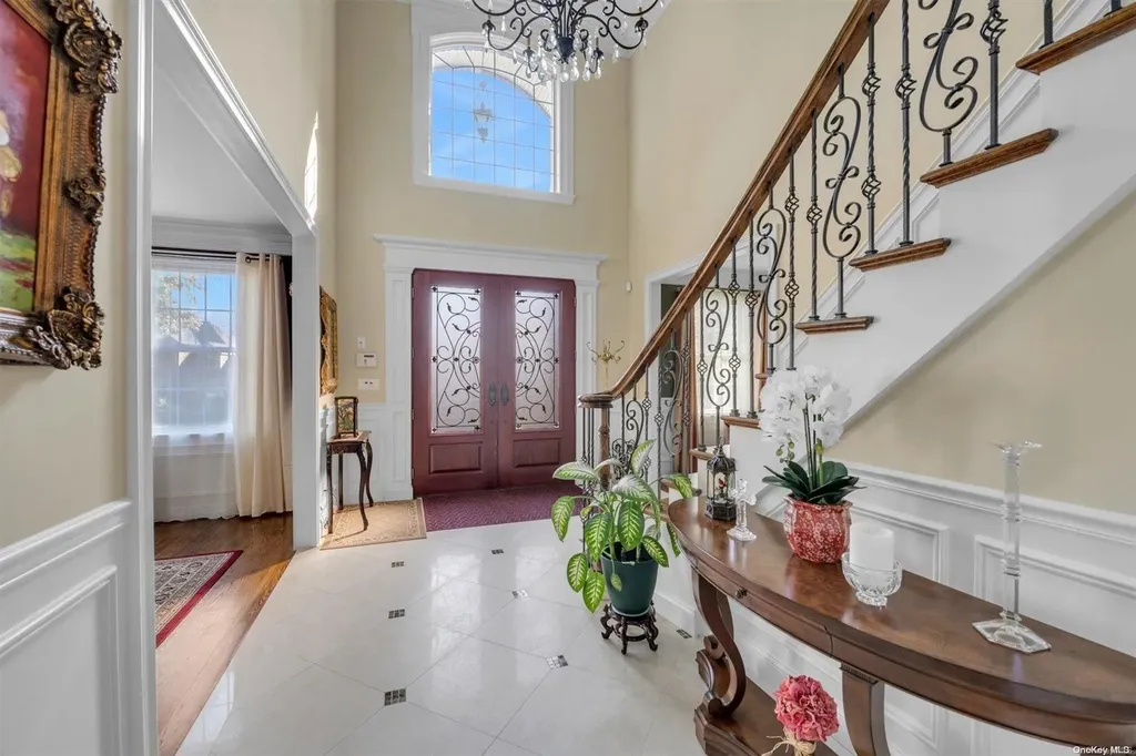 10 Summit Lane New Hyde Park NY 11040