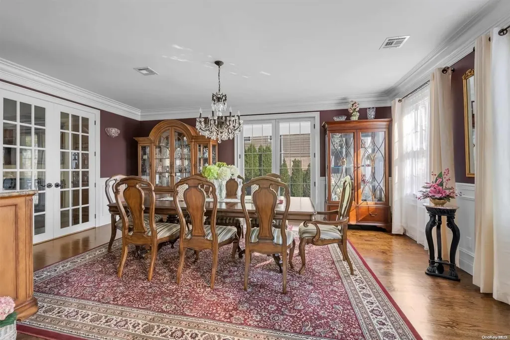 10 Summit Lane New Hyde Park NY 11040