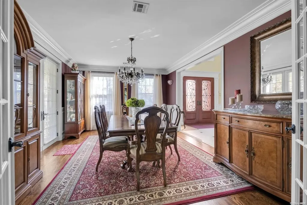 10 Summit Lane New Hyde Park NY 11040