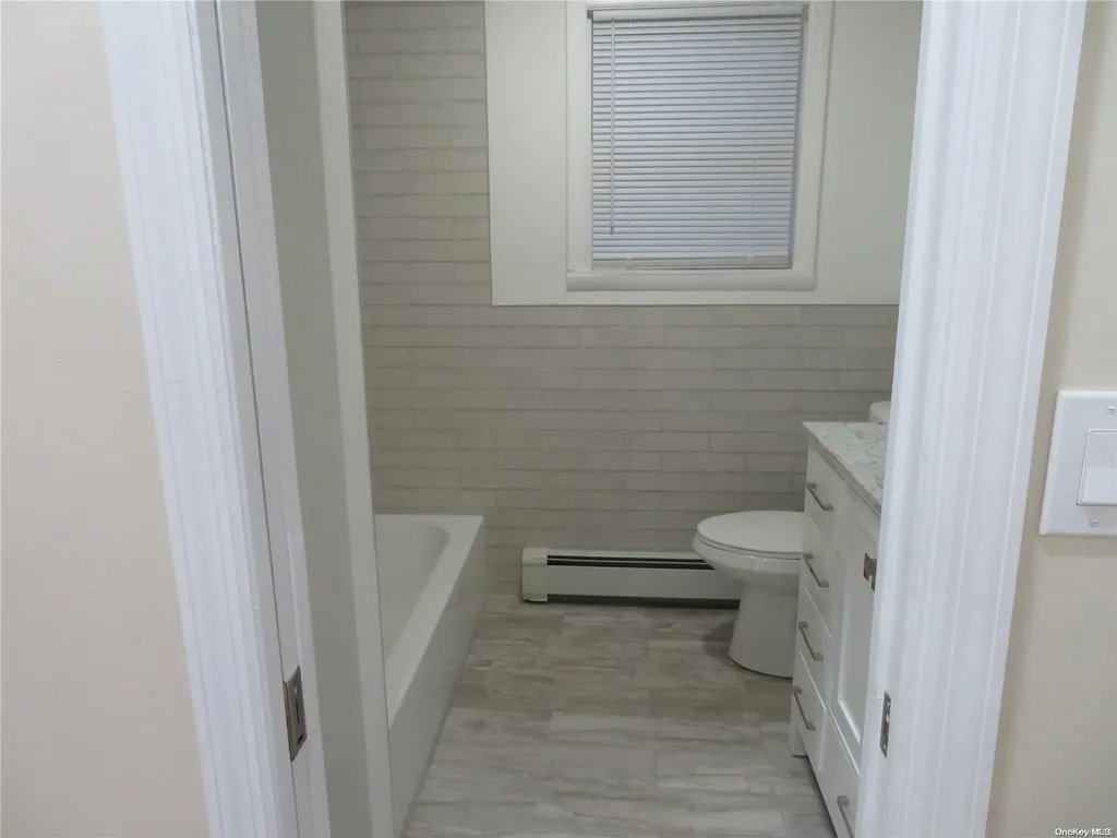 141 Granada Parkway Lindenhurst NY 11757