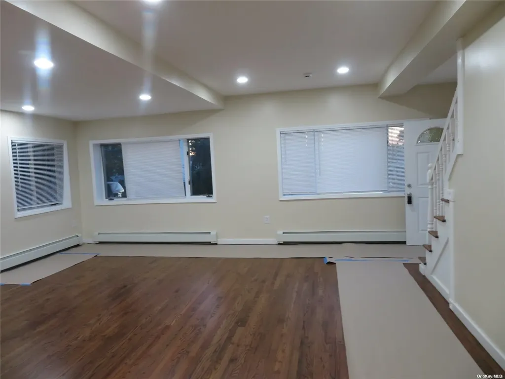 141 Granada Parkway Lindenhurst NY 11757