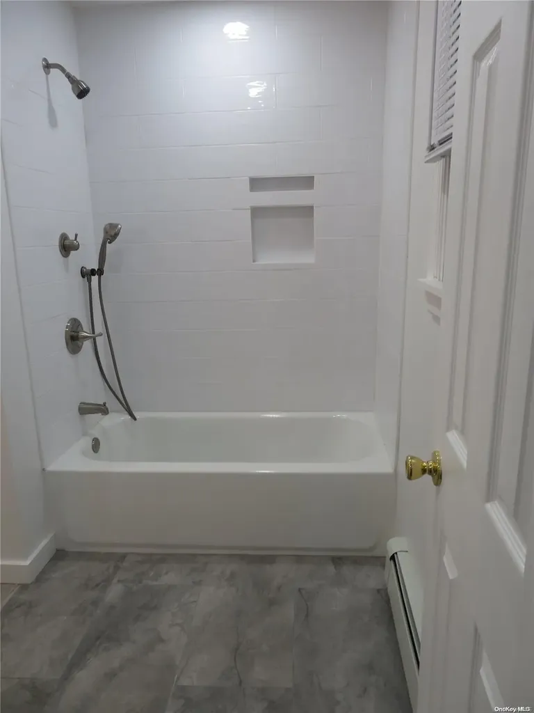 141 Granada Parkway Lindenhurst NY 11757