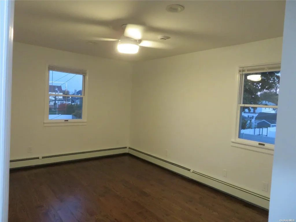 141 Granada Parkway Lindenhurst NY 11757