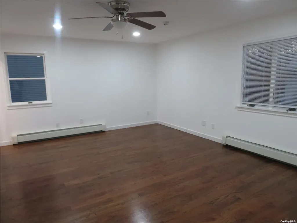 141 Granada Parkway Lindenhurst NY 11757