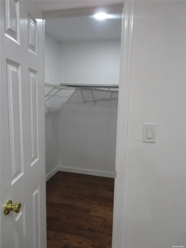 141 Granada Parkway Lindenhurst NY 11757