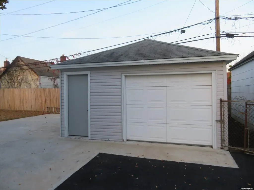 141 Granada Parkway Lindenhurst NY 11757