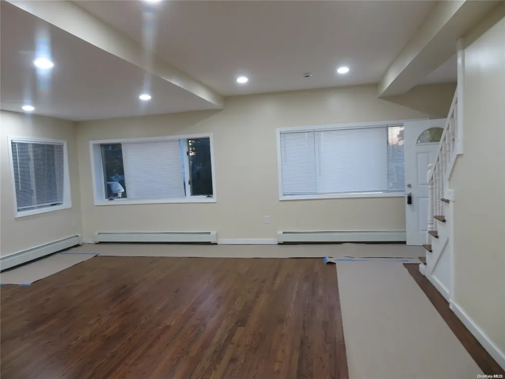 141 Granada Parkway Lindenhurst NY 11757