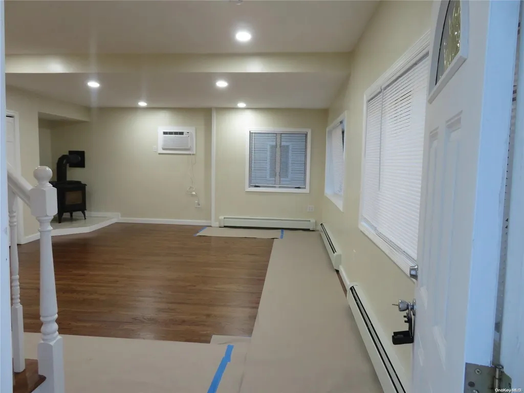 141 Granada Parkway Lindenhurst NY 11757