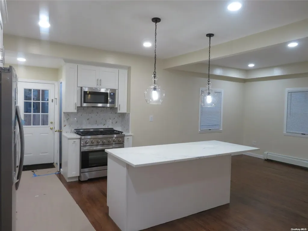141 Granada Parkway Lindenhurst NY 11757
