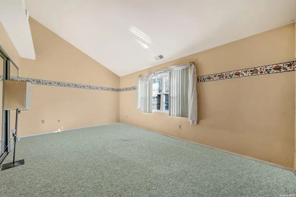 18 Trim Street Bay Shore NY 11706