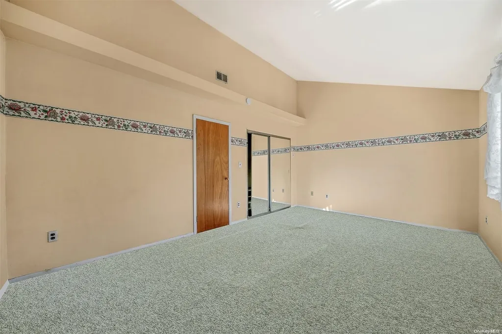 18 Trim Street Bay Shore NY 11706