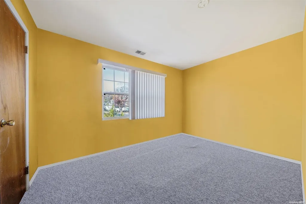 18 Trim Street Bay Shore NY 11706