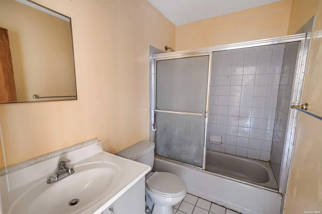 18 Trim Street Bay Shore NY 11706