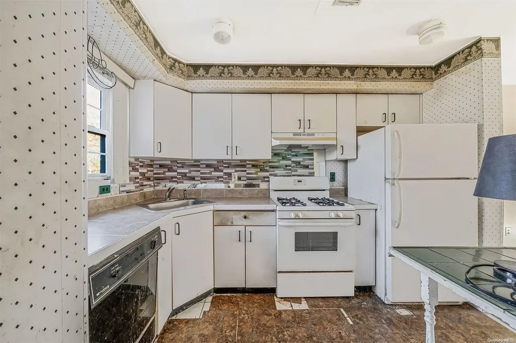 18 Trim Street Bay Shore NY 11706