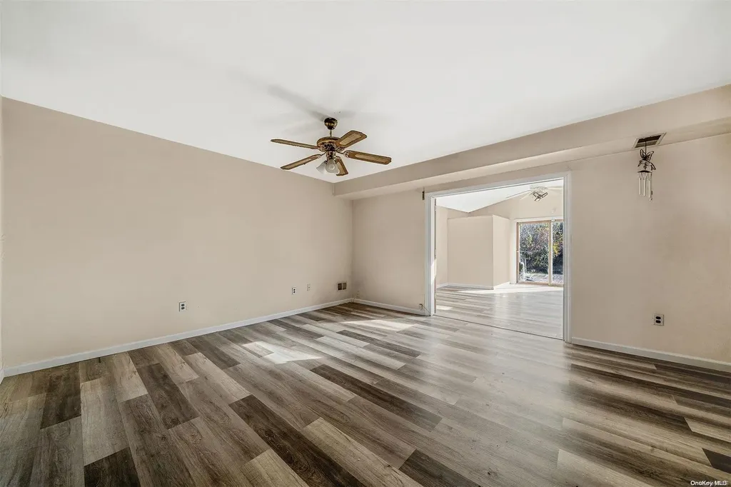 18 Trim Street Bay Shore NY 11706