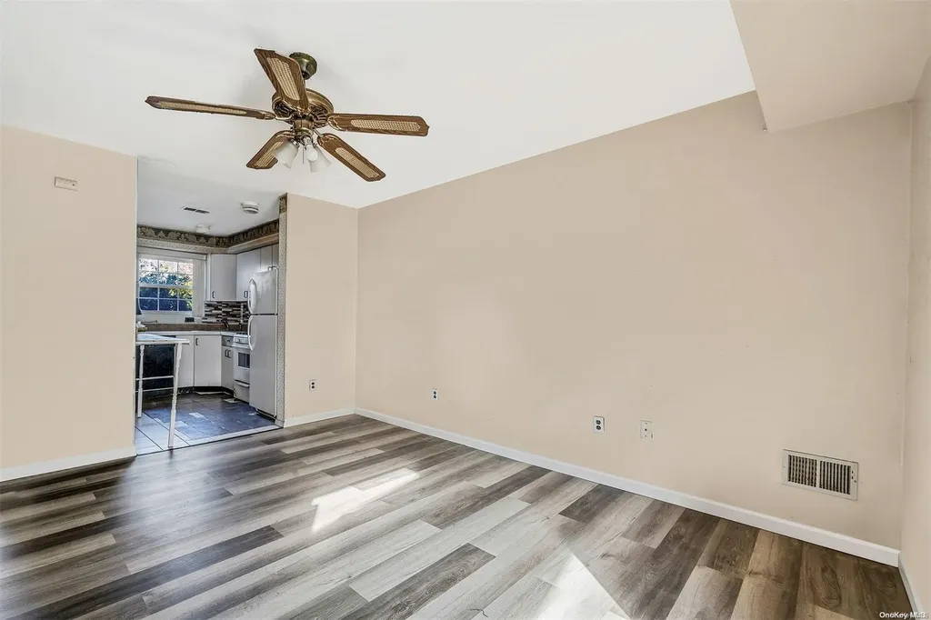 18 Trim Street Bay Shore NY 11706