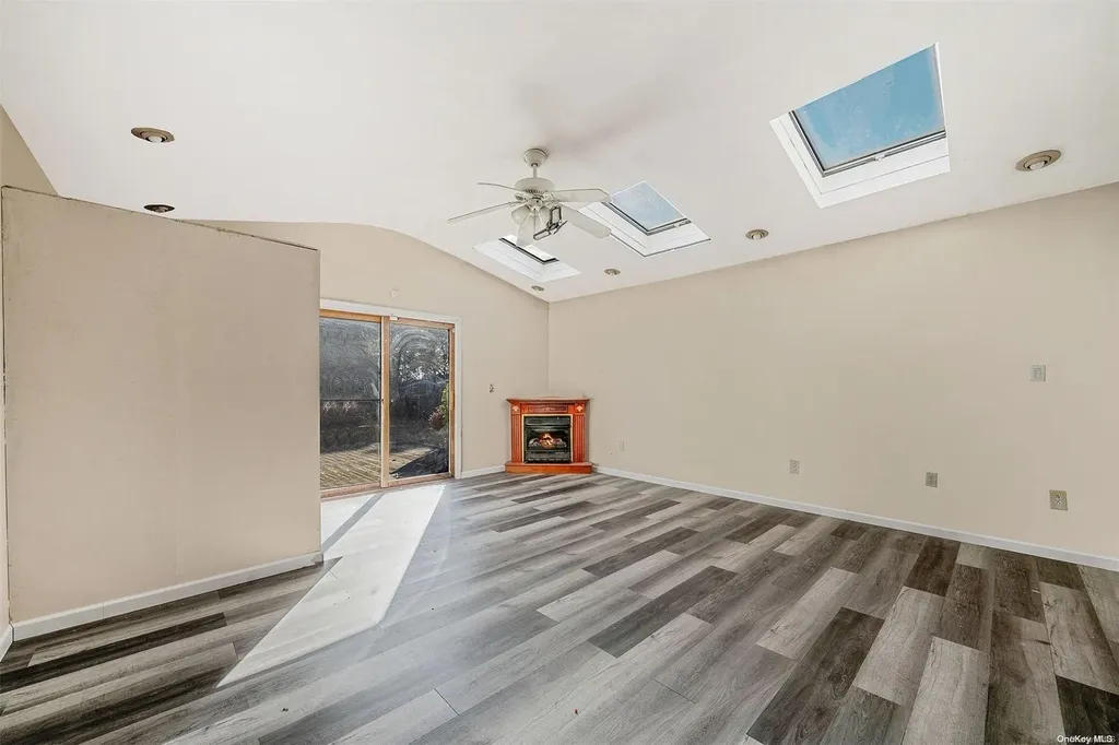 18 Trim Street Bay Shore NY 11706
