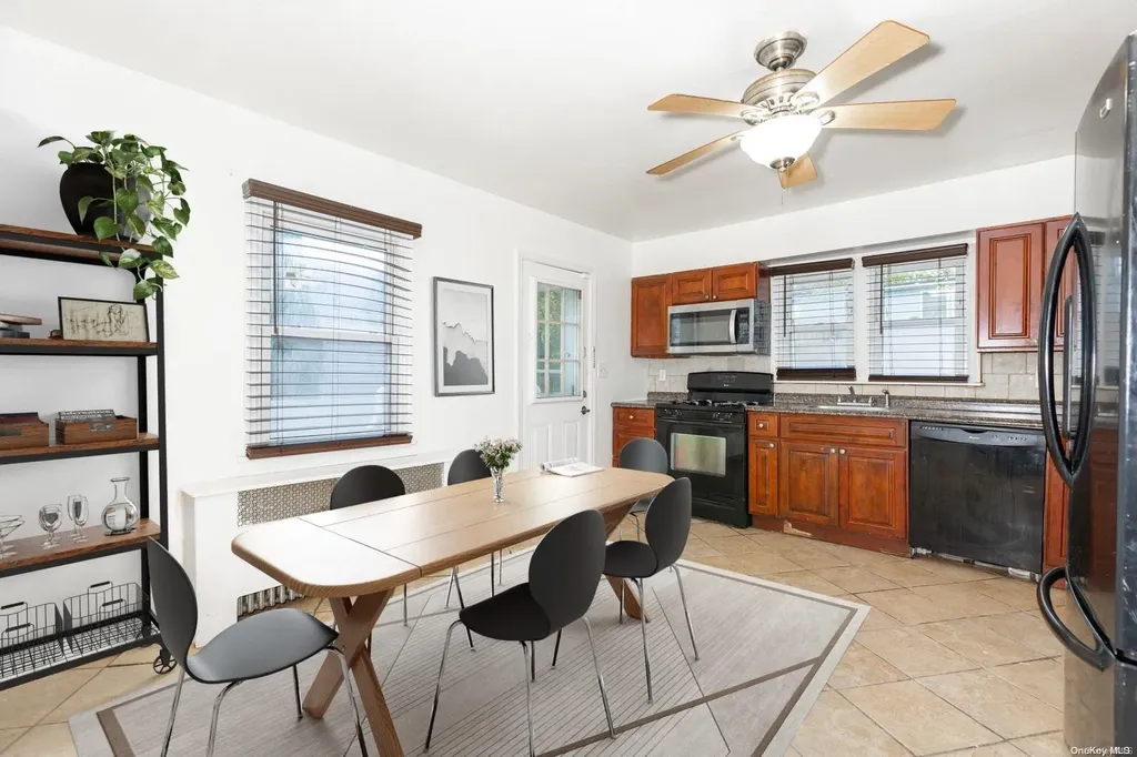 129 44th Street Lindenhurst NY 11757