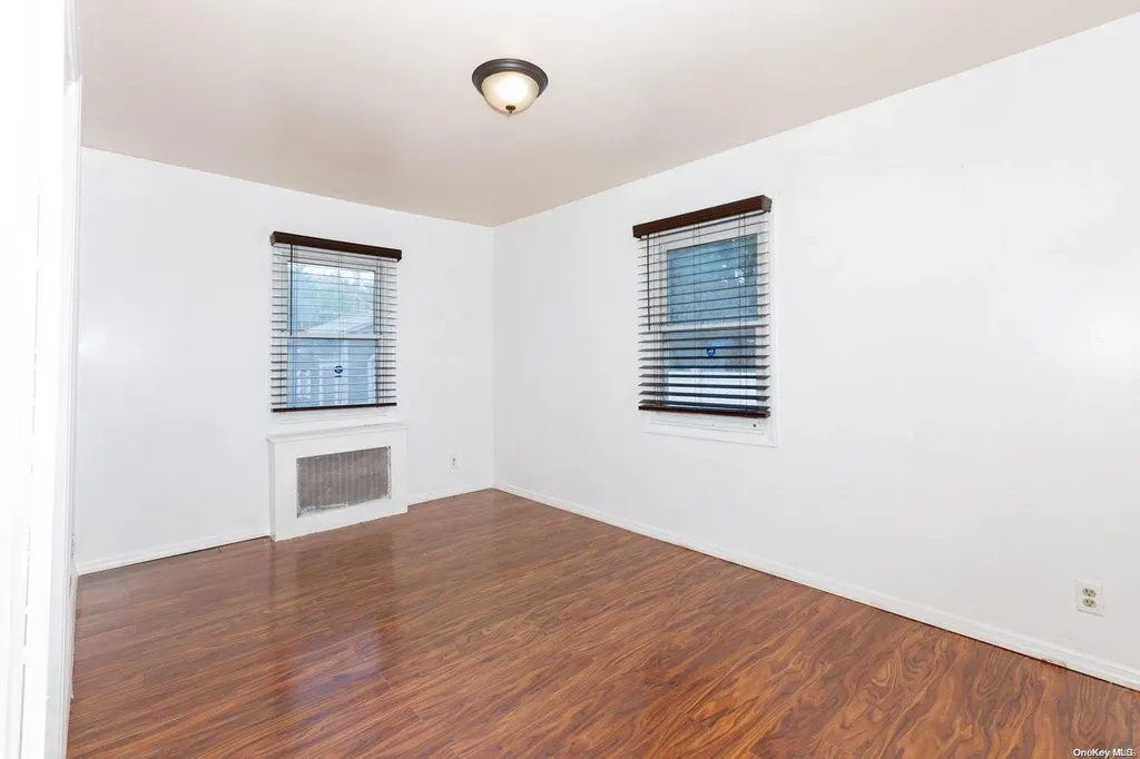 129 44th Street Lindenhurst NY 11757