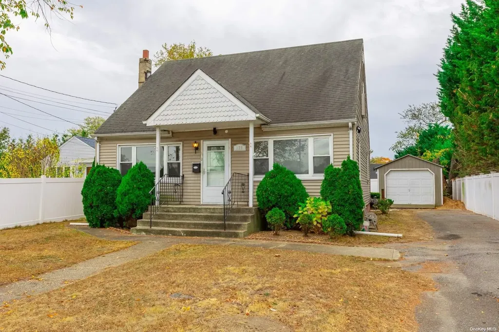 129 44th Street Lindenhurst NY 11757