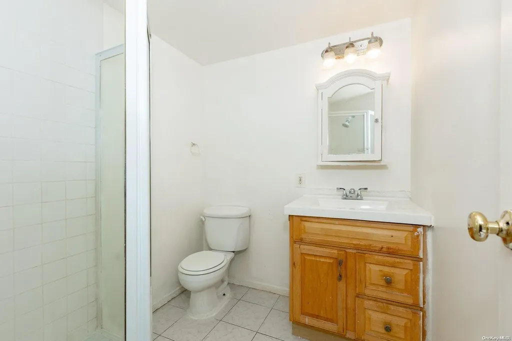 129 44th Street Lindenhurst NY 11757