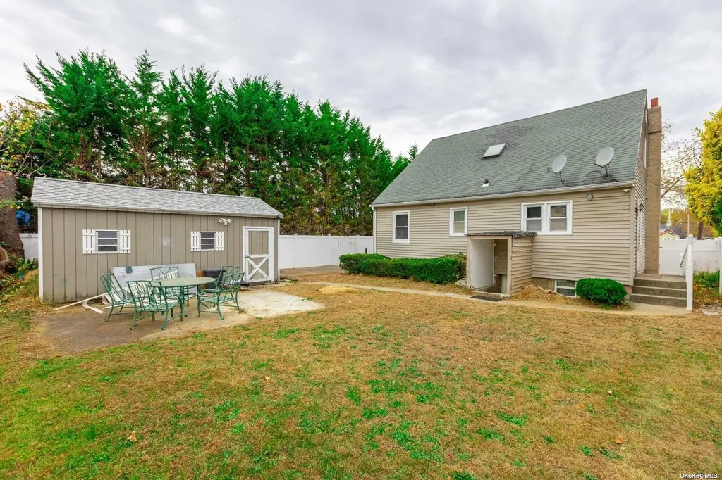 129 44th Street Lindenhurst NY 11757