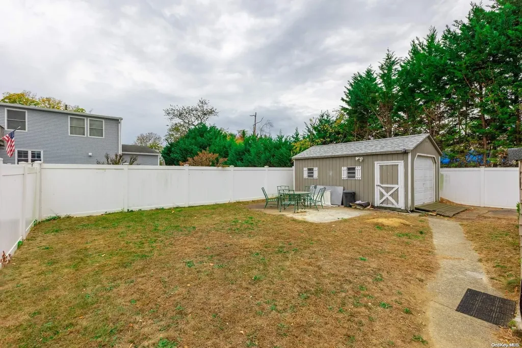 129 44th Street Lindenhurst NY 11757