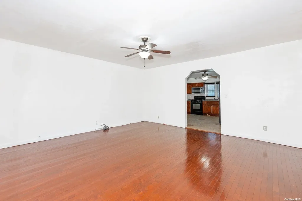 129 44th Street Lindenhurst NY 11757