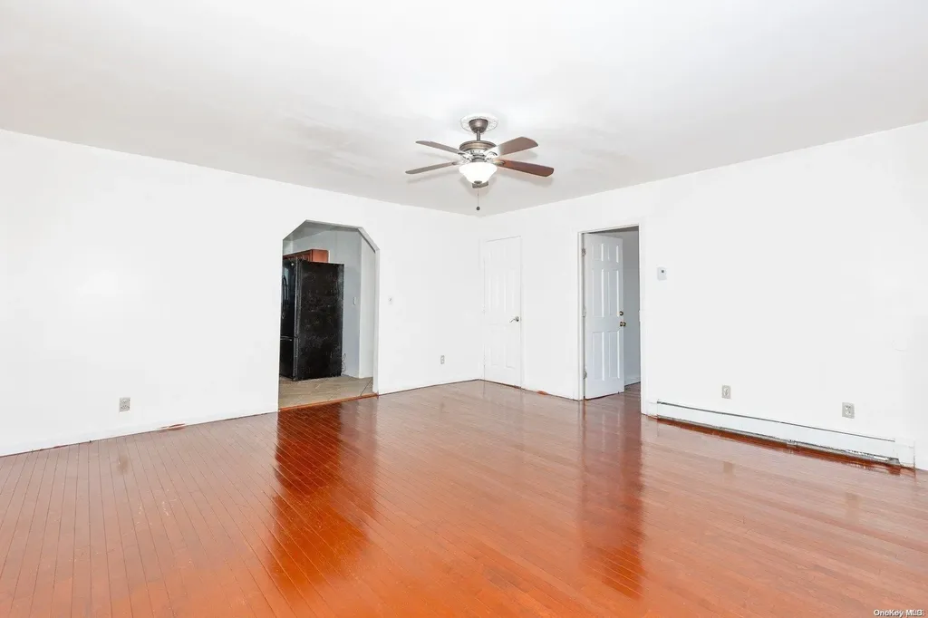 129 44th Street Lindenhurst NY 11757