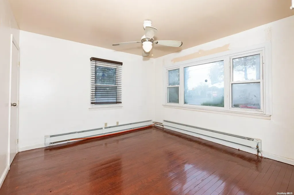 129 44th Street Lindenhurst NY 11757