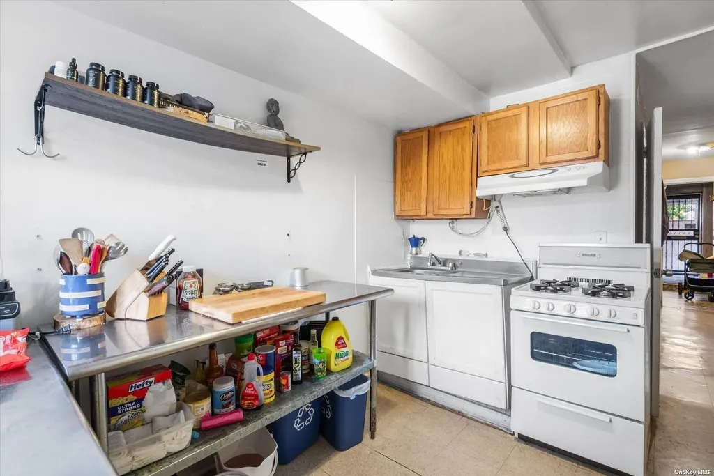 2721 Fish Avenue Bronx NY 10469