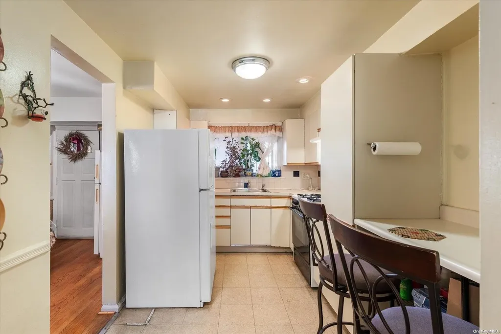 2721 Fish Avenue Bronx NY 10469