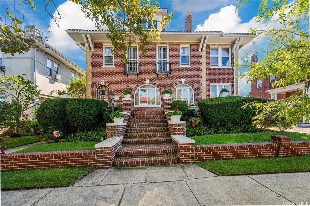 28 W Walnut Street Long Beach NY 11561