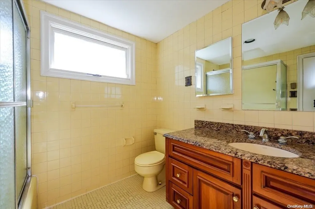 28 W Walnut Street Long Beach NY 11561