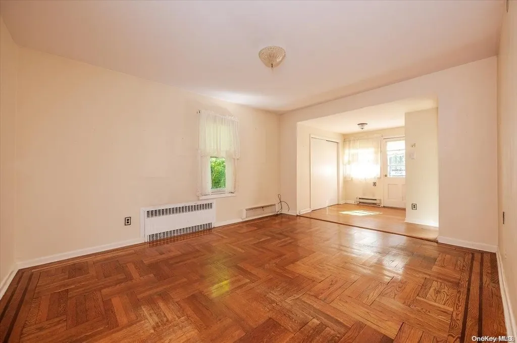 28 W Walnut Street Long Beach NY 11561