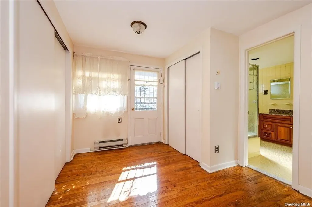 28 W Walnut Street Long Beach NY 11561