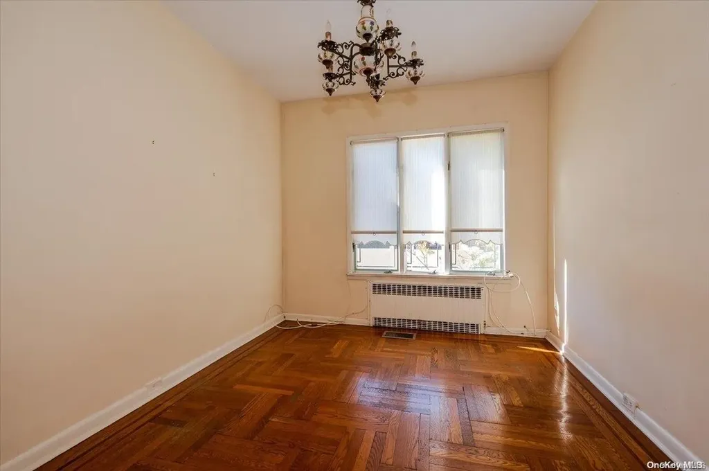 28 W Walnut Street Long Beach NY 11561