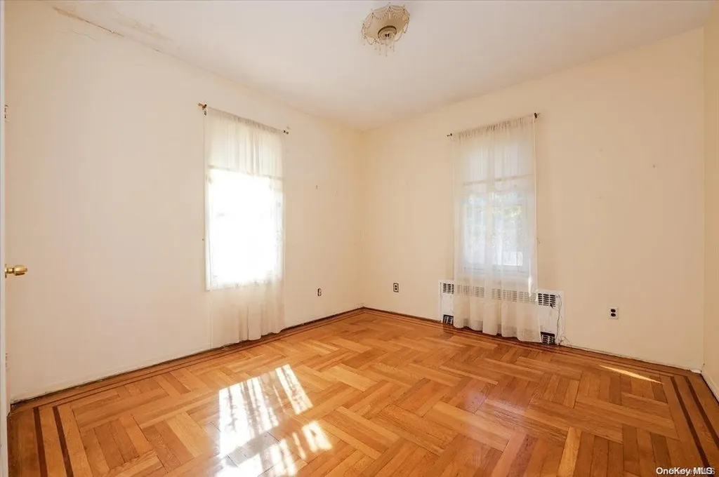 28 W Walnut Street Long Beach NY 11561