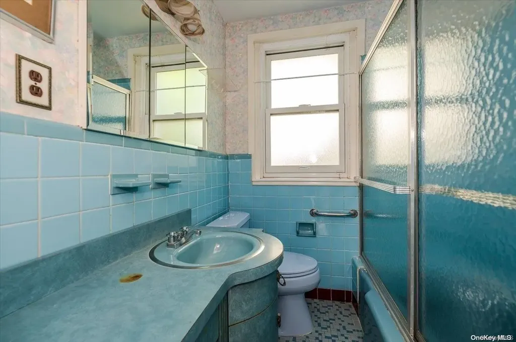 28 W Walnut Street Long Beach NY 11561