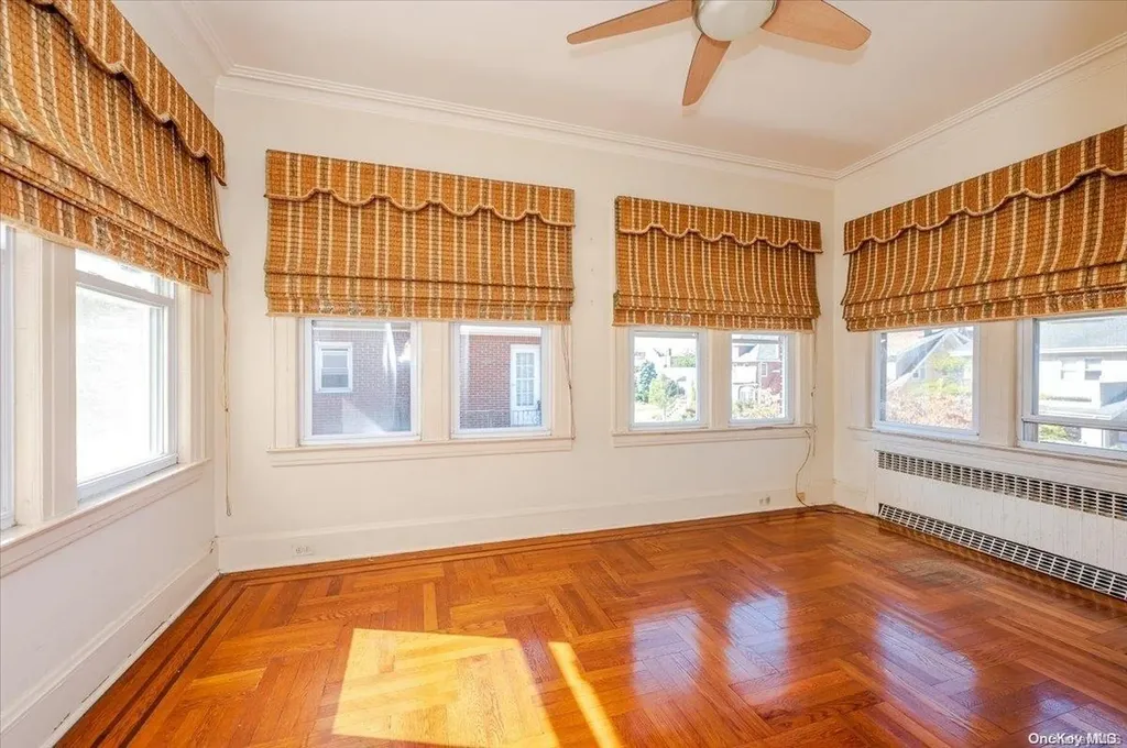 28 W Walnut Street Long Beach NY 11561