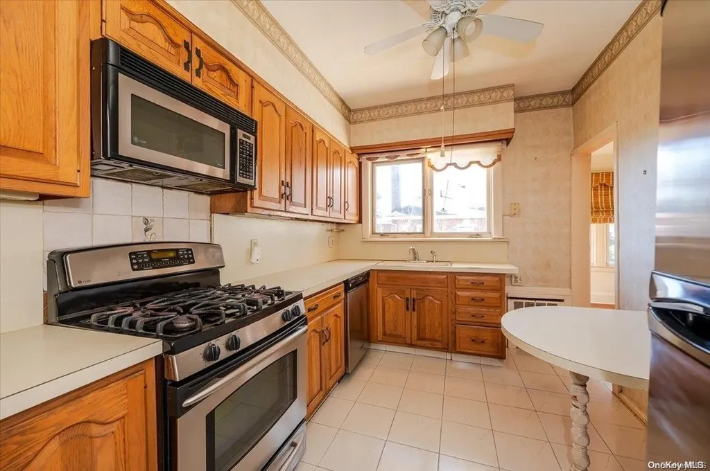 28 W Walnut Street Long Beach NY 11561